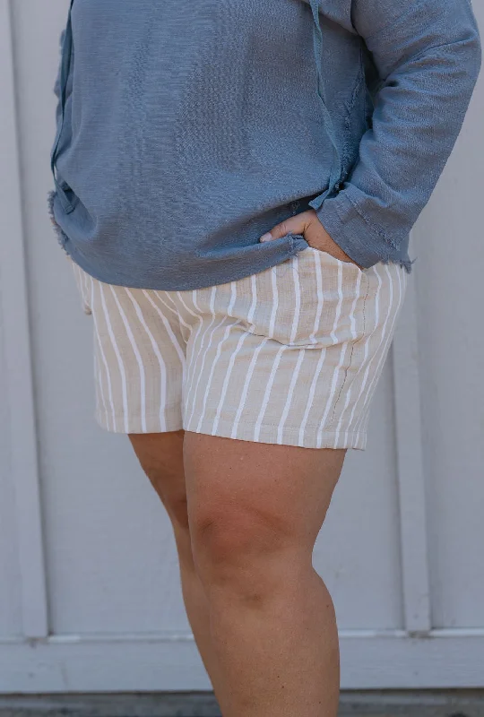 ANNIE CURVY STRIPED SHORTS