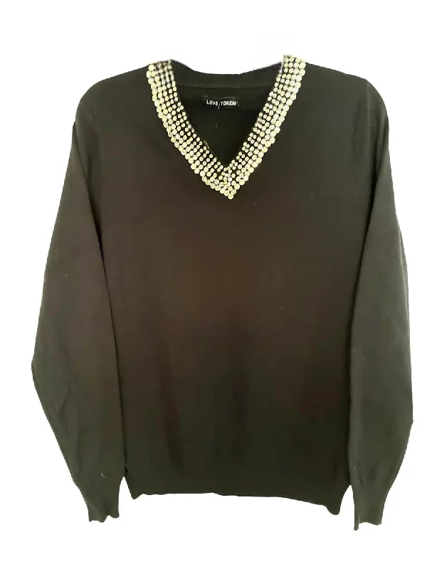 Women's Jewel Collar V Neck Pullover Top In Black