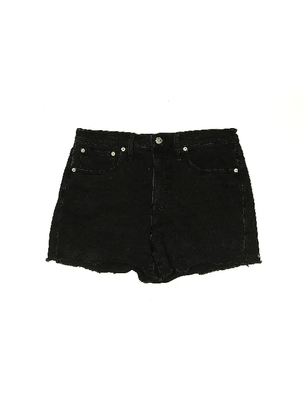 Denim Shorts in Dark Wash