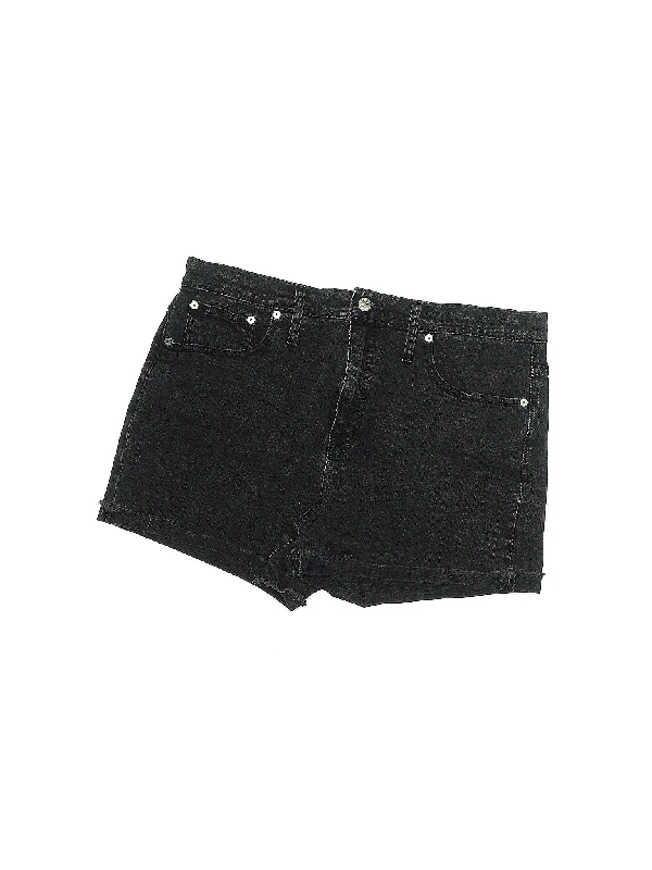 Denim Shorts in Dark Wash