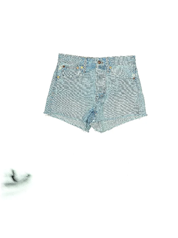 Denim Shorts in Light Wash