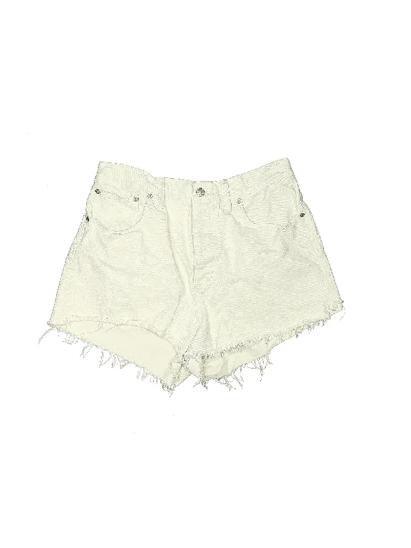 Denim Shorts in Light Wash