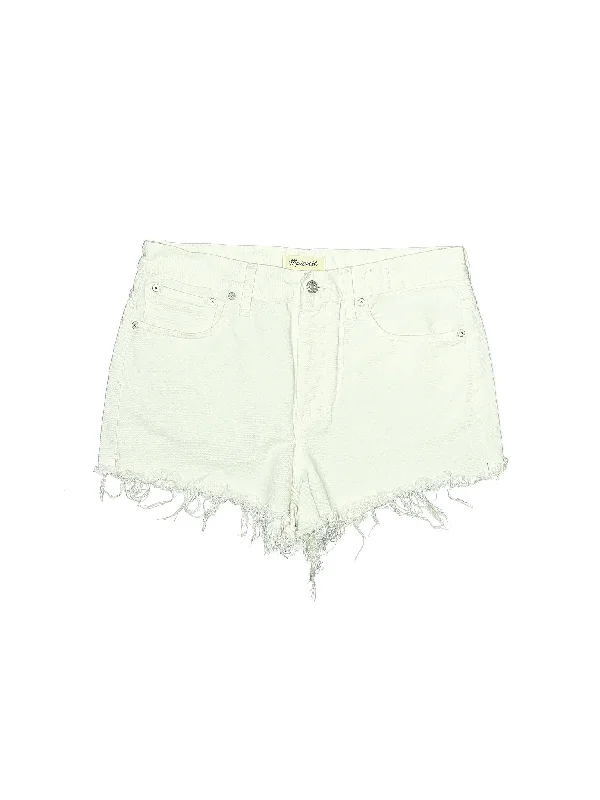 Denim Shorts in Light Wash