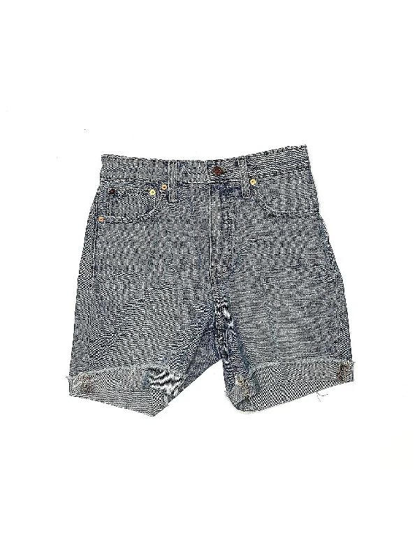 Denim Shorts in Medium Wash