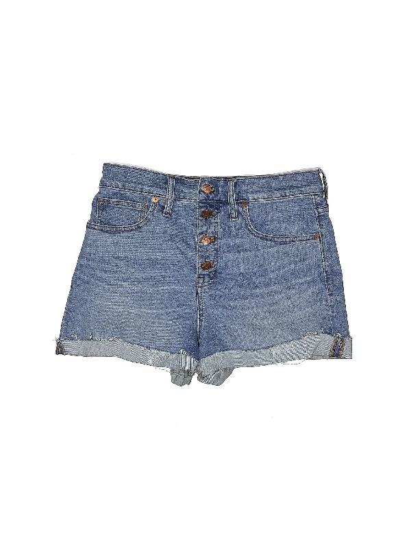 Denim Shorts in Medium Wash