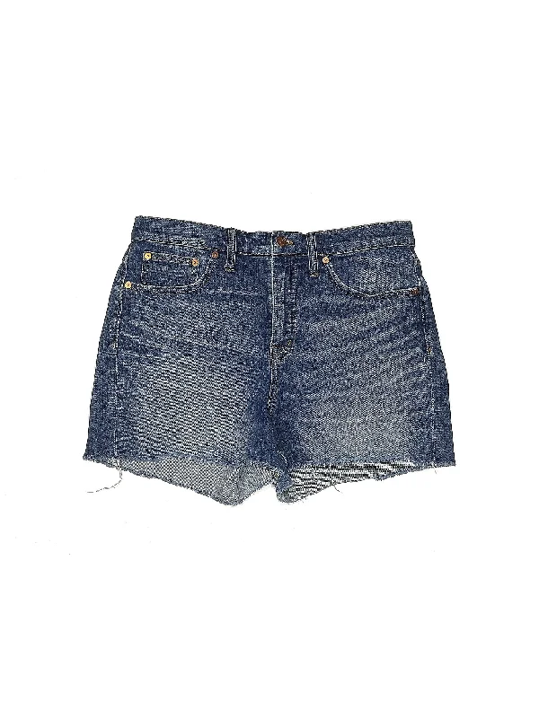 Denim Shorts in Medium Wash