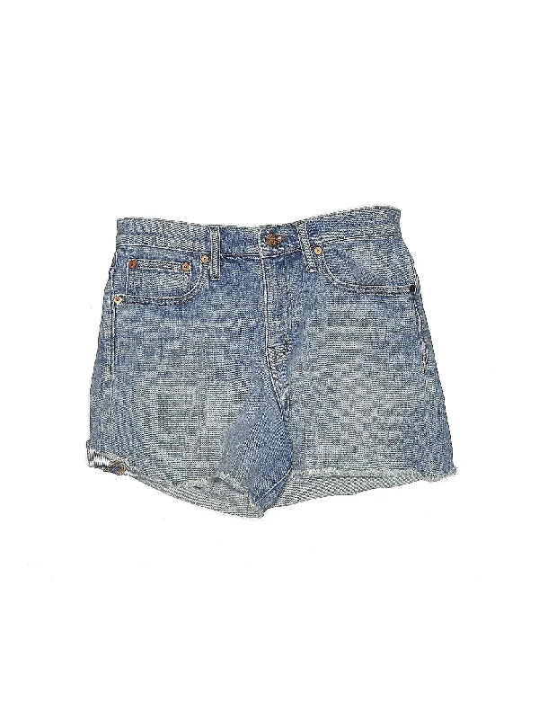 Denim Shorts in Medium Wash