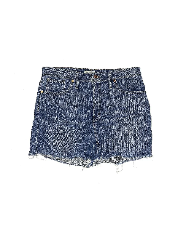 Denim Shorts in Medium Wash