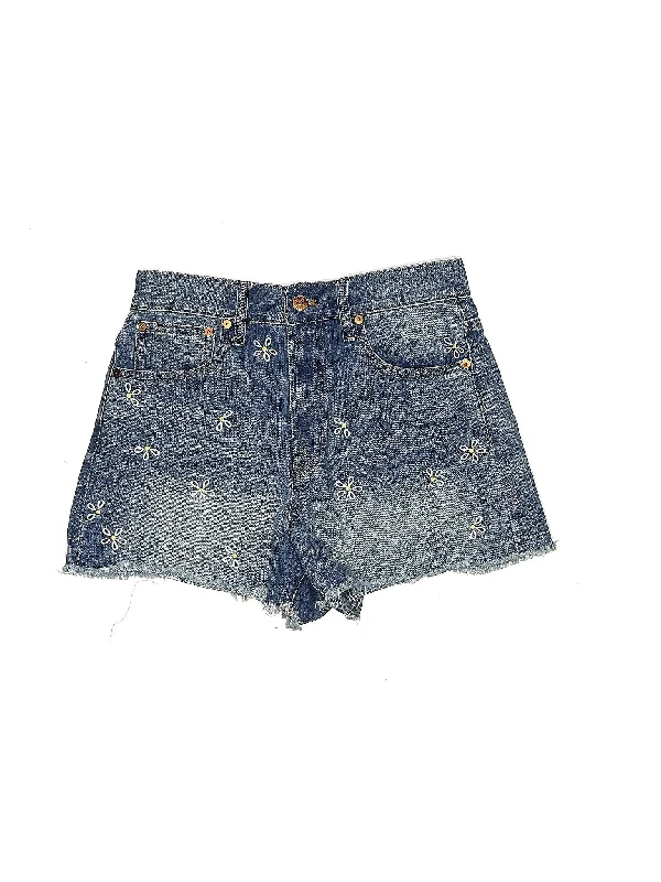 Low-Rise Denim Shorts in Medium Wash