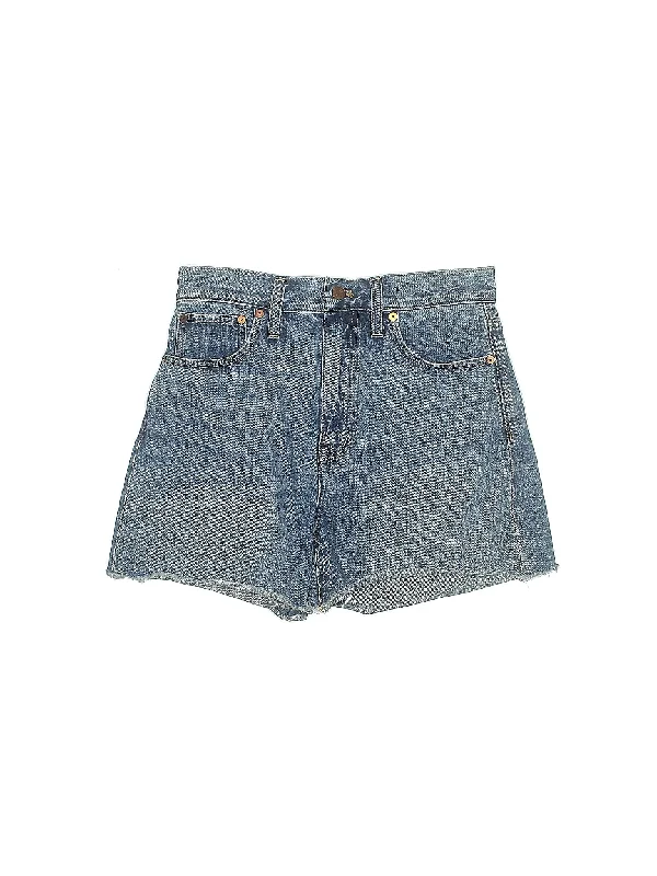 Low-Rise Denim Shorts in Medium Wash