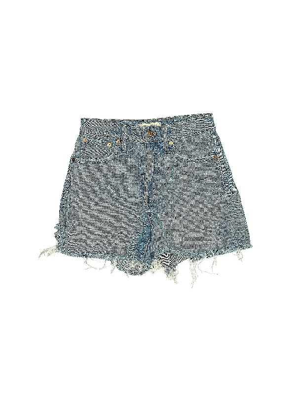 Mid-Rise Denim Shorts in Medium Wash